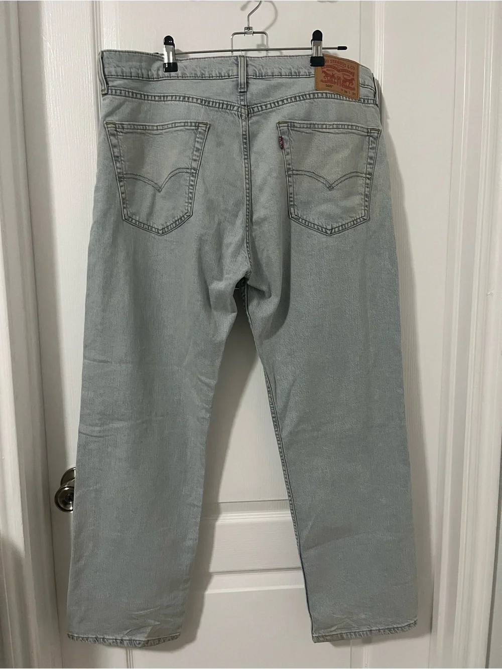 Levi's 505 Men's Pale Blue Relaxed Jeans - Straight Fit